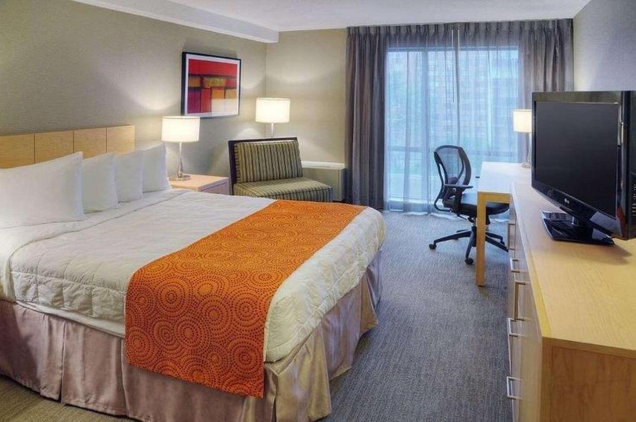Quality Inn And Suites Montreal East Eksteriør billede